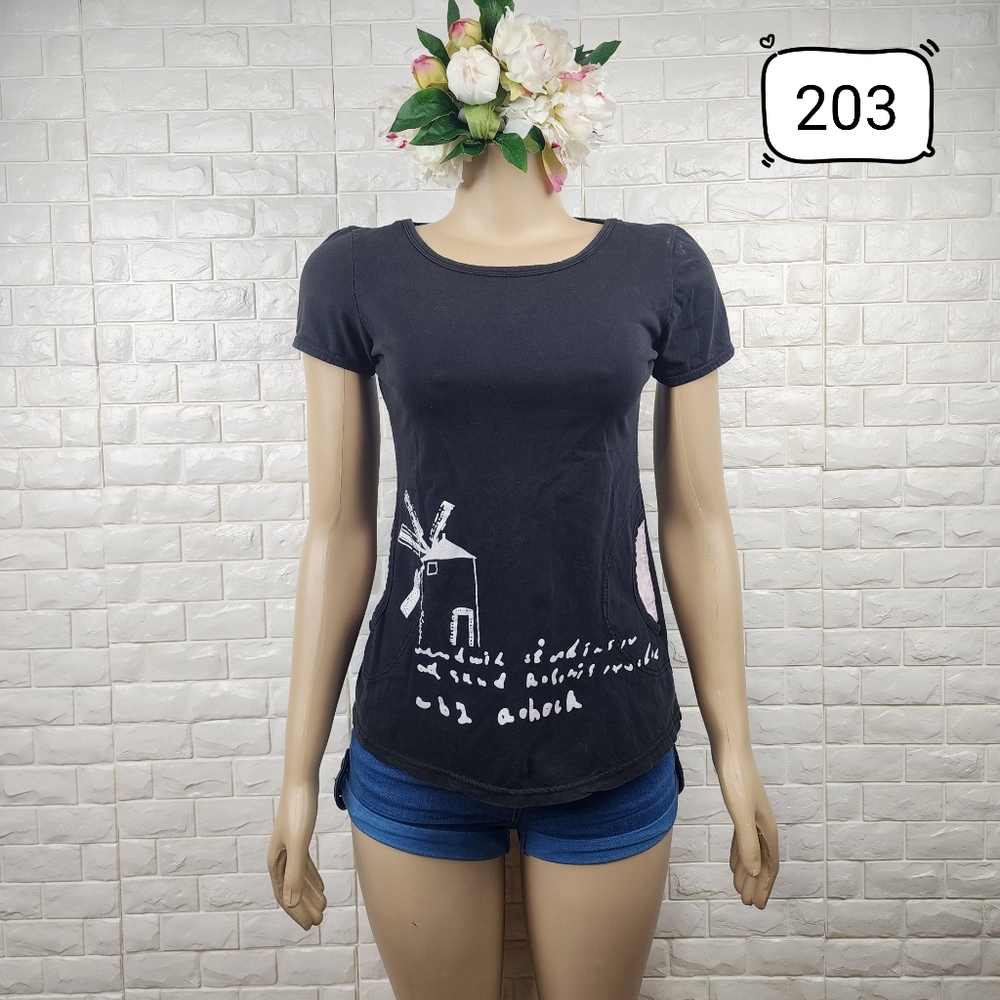 small black tshirt